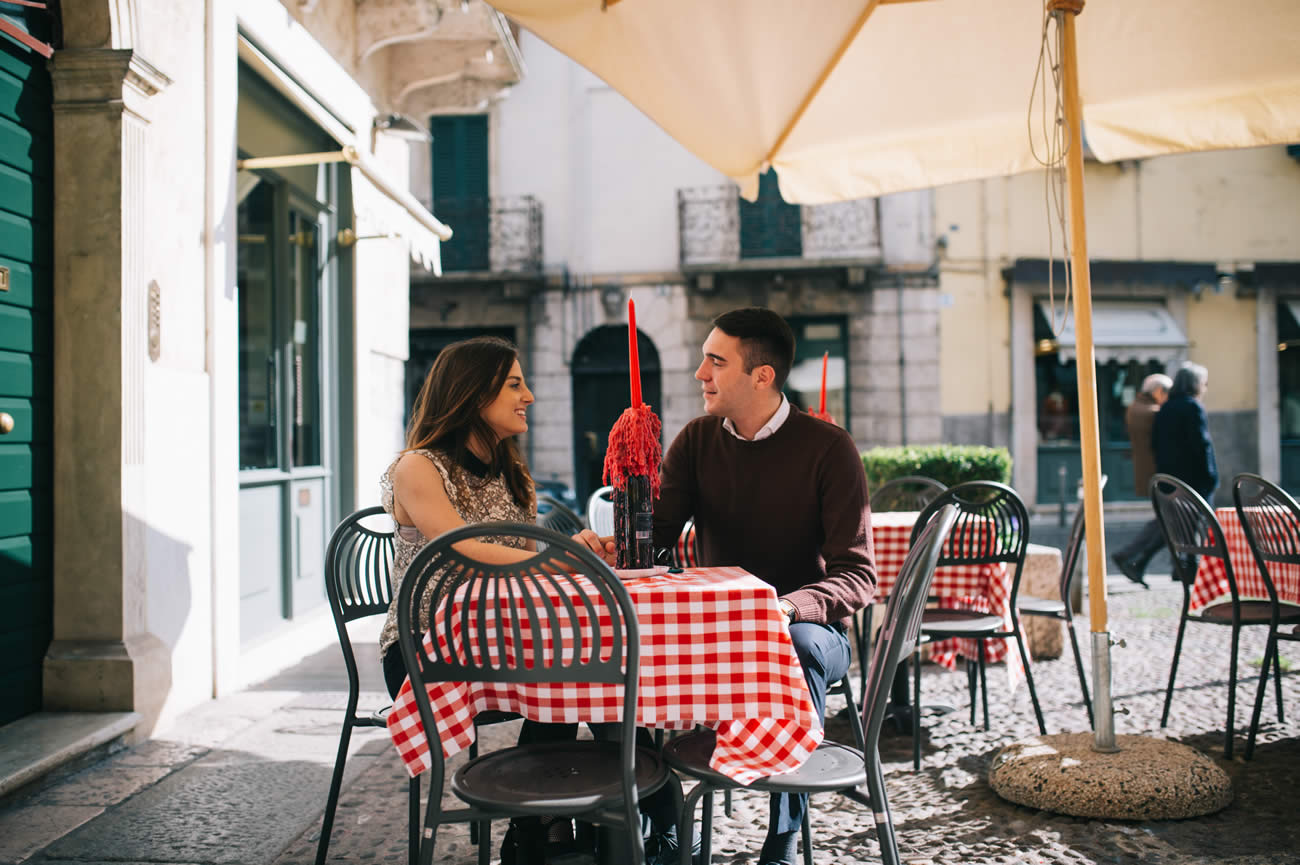 Premier rendez-vous au restaurant : qui doit payer l'addition ? Premier rendez-vous au restaurant : qui doit payer l'addition ?